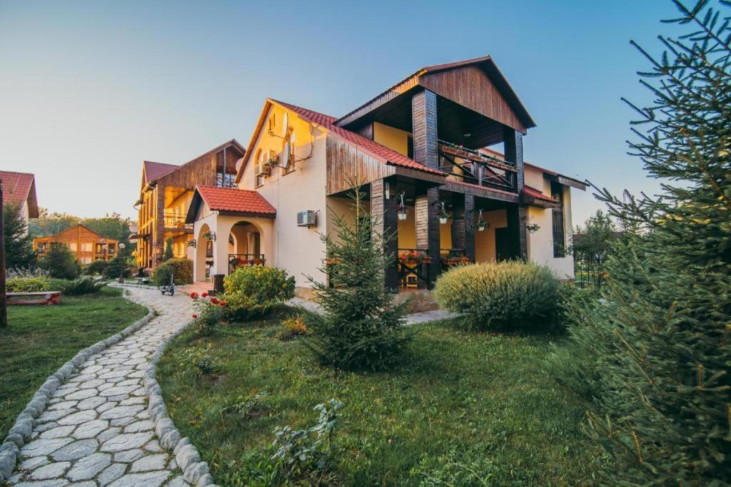 Котедж-Парк Славна Okhtyrka Exterior foto